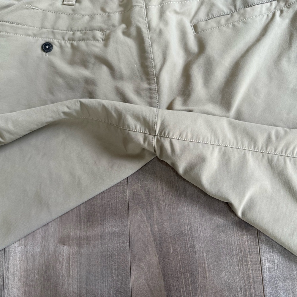 Under Armour Performance Golf Shorts Khaki Men 40 Gummy Waistband Heatgear Loose - Picture 9 of 12